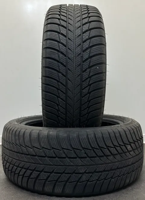 Background image for 2xWinterreifen 225 45 R18 95H Bridgestone Blizzak LM001 RFT DOT25
