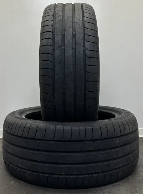 Background image for 2x Sommerreifen 245 45 R19 102Y Bridgestone Turanza 6 * MO DOT24