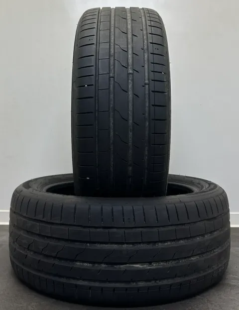 Background image for 2x Sommerreifen 245 45 R19 102Y MO Hankook Ventus S1 EVO3