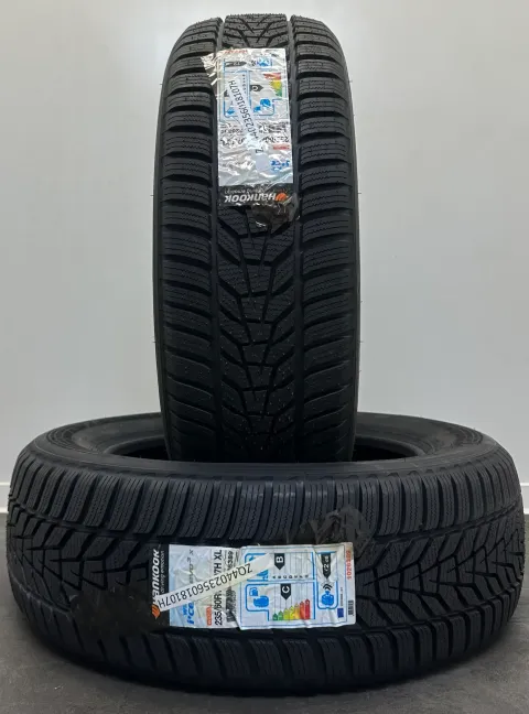 Background image for 2x Winterreifen 235 60 R18 107H Hankook Winter i*cept evo3 NEU