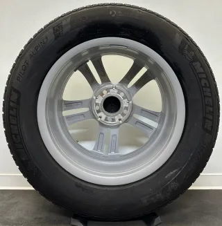 Original Mercedes GLA H247 17Zoll Felgen A1774010400 Winterreifen 215 65R17 - Bild 6