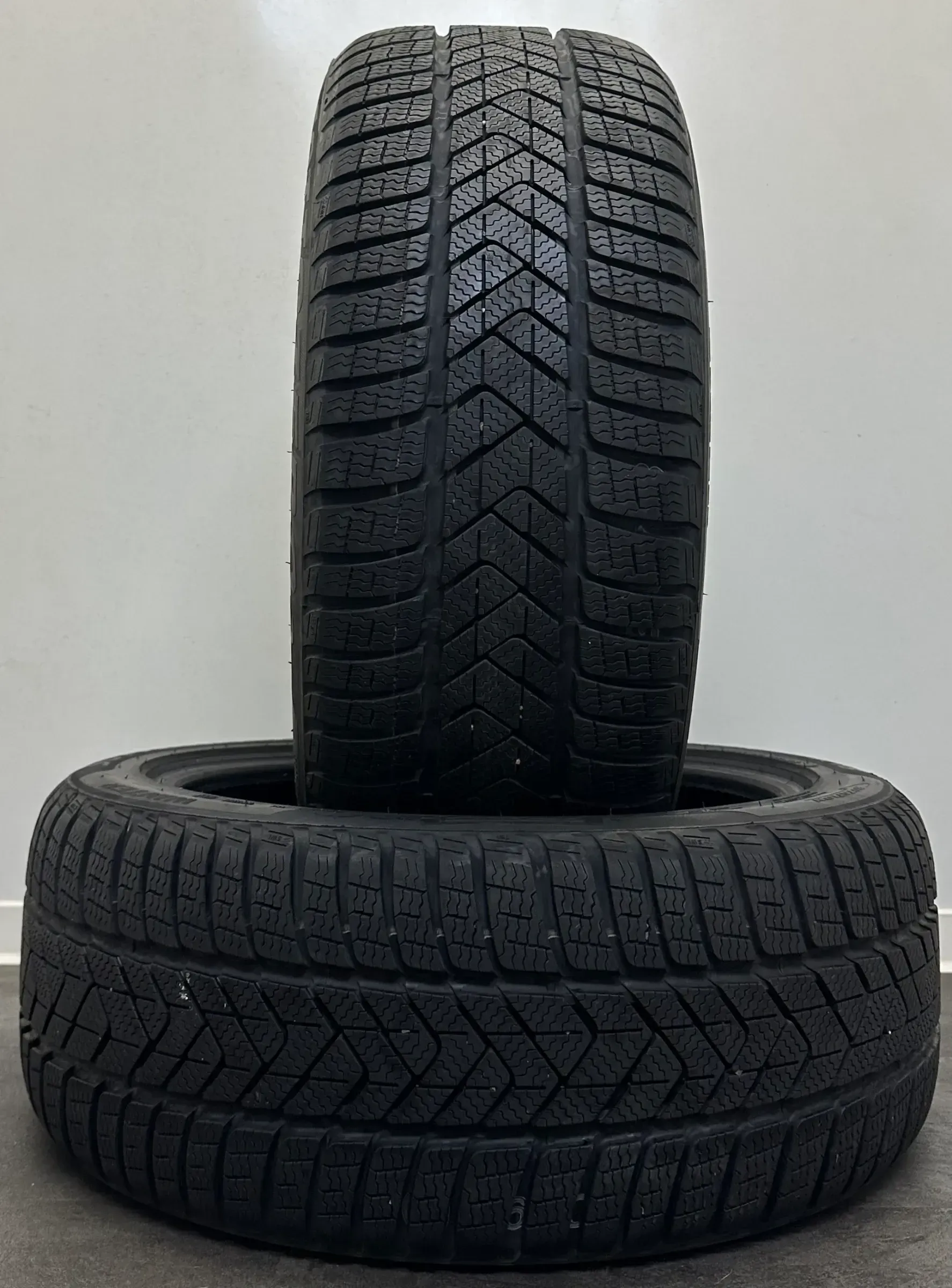 2x Winterreifen 235 45 R18 94V Pirelli Sottozero 3 - Bild 1