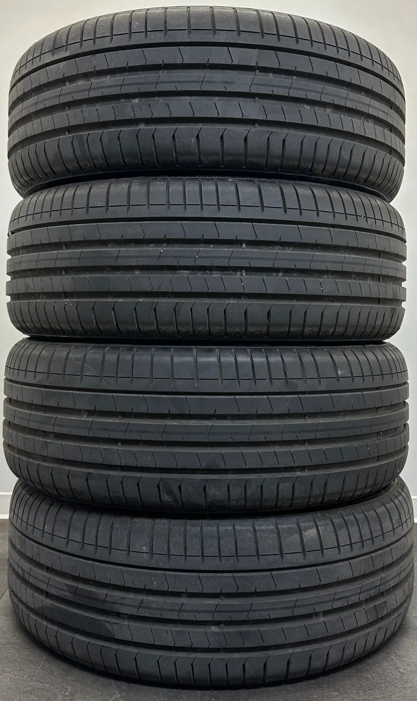 4x Sommerreifen 235 50 R19 99W Pirelli P-Zero PZ4 MO 7mm DOT25 - Bild 1
