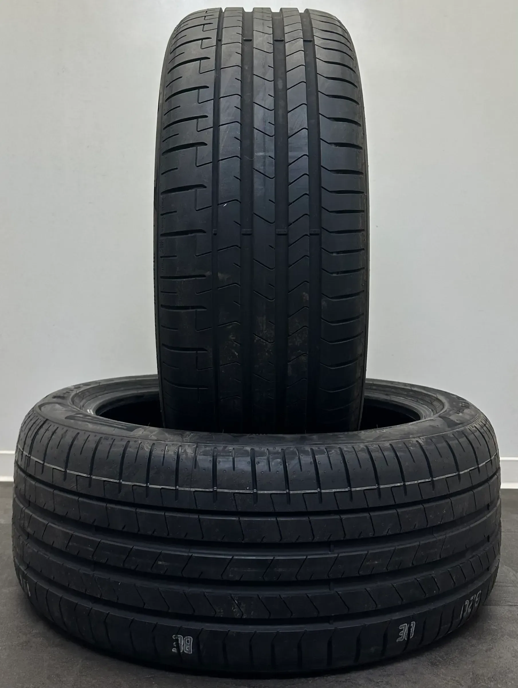 2x Sommerreifen 245 45 R19 102Y Pirelli P-Zero PZ4 DOT23 6mm - Bild 1