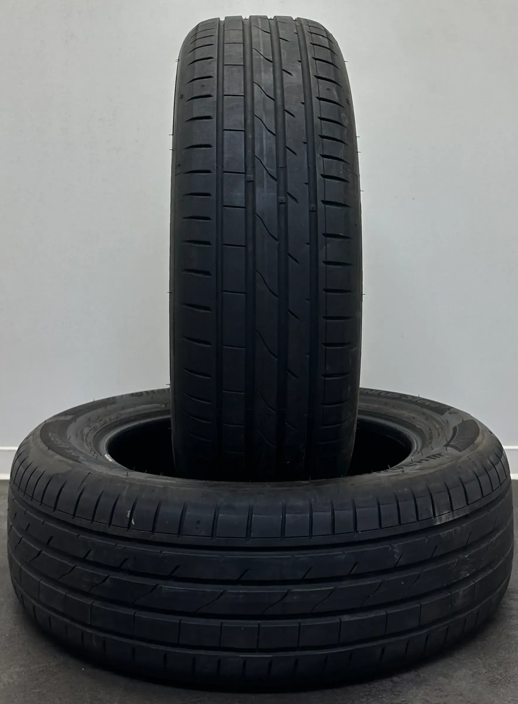 2x Sommerreifen 205 65 R17 100Y Hankook Ventus S1 Evo3 * DOT23 - Bild 1