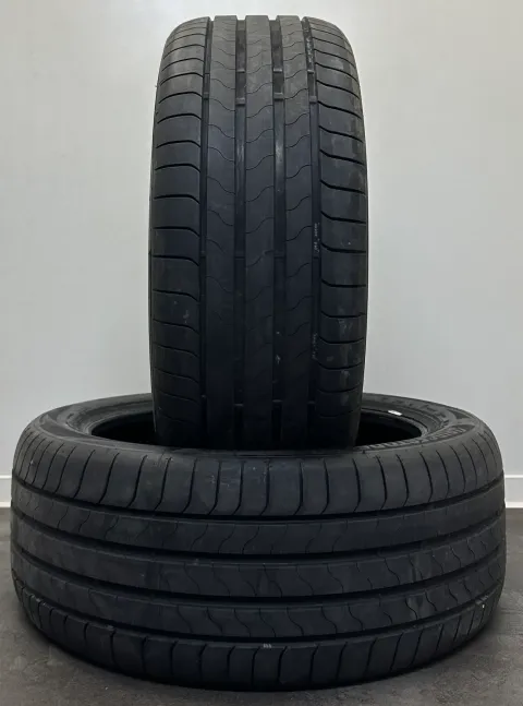 Background image for 2x Sommerreifen 245 45 R19 102Y Bridgestone Turanza 6 * MO DOT24