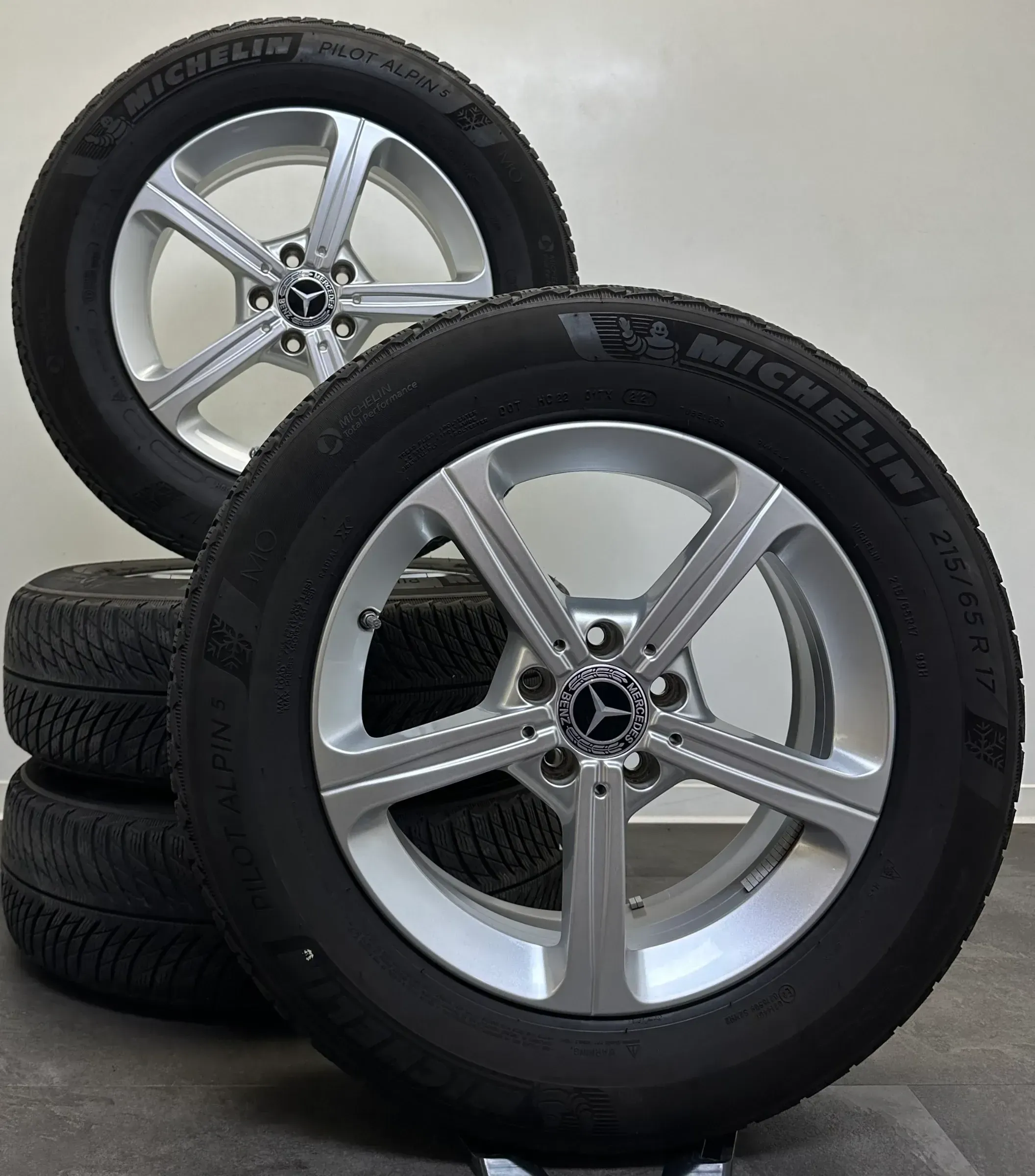 Original Mercedes GLA H247 GLB H247 17Zoll Felgen A1774041200 Winterreifen - Bild 1