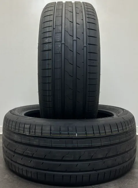Background image for 2x Sommerreifen 245 45 R19 102Y Hankook Ventus S1 Evo 3 MO* DOT23