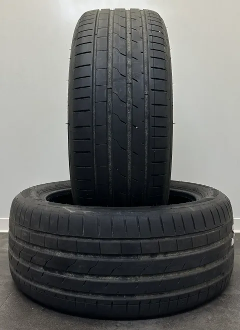 Background image for 2x Sommerreifen 245 45 R19 102Y MO Hankook Ventus S1 EVO3