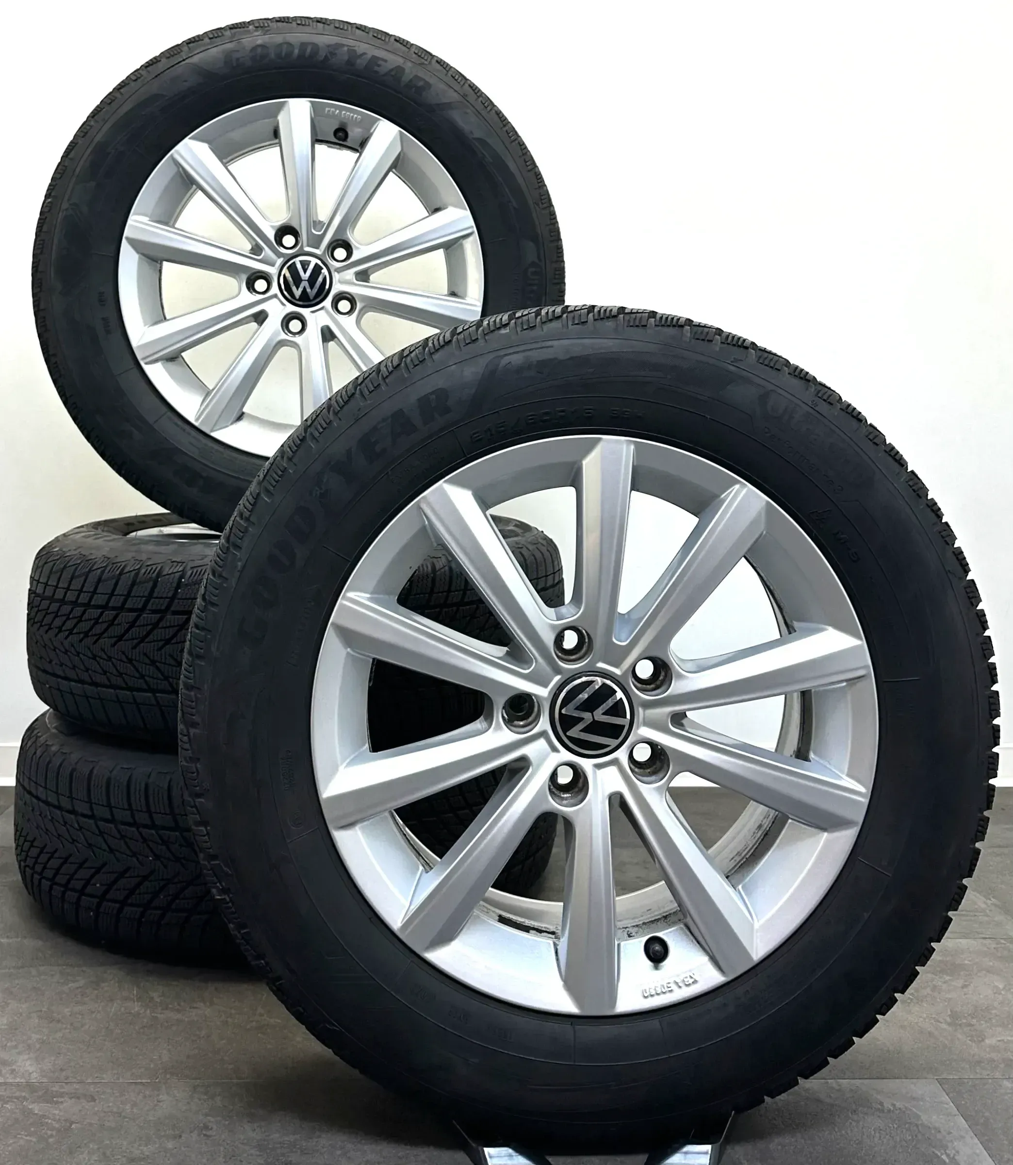 Original Passat B8 3G 16Zoll Felgen 3G0071496B Winterreifen 215 60R16 99H - Bild 1