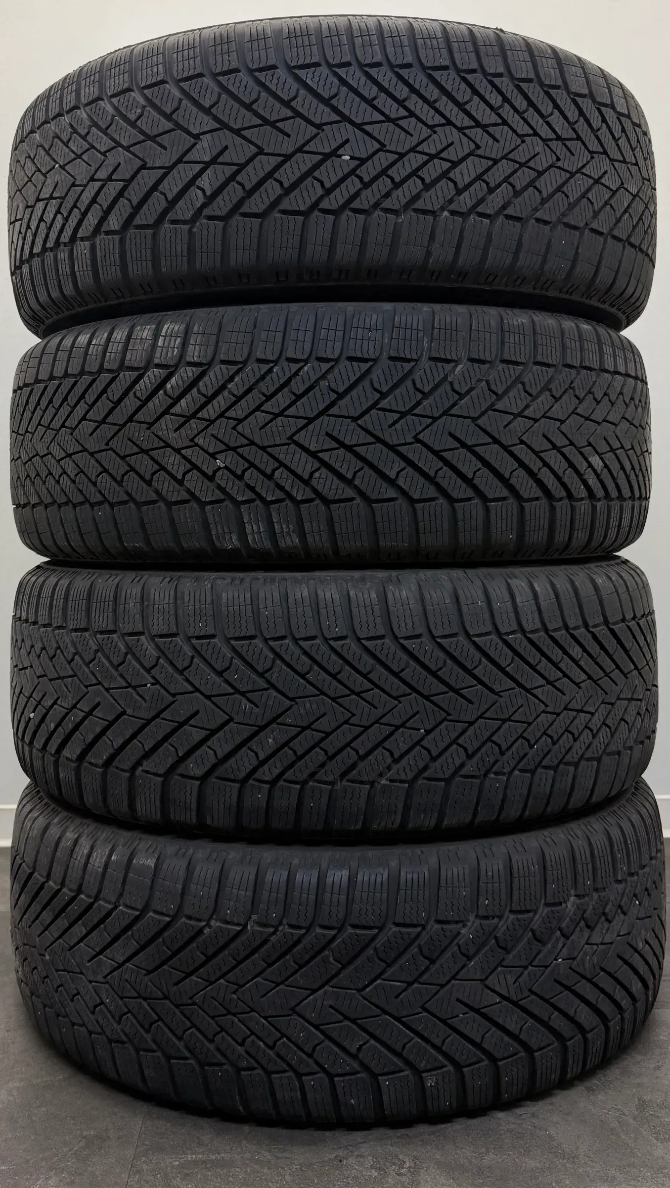 4x Winterreifen 235 55 R18 104H Pirelli Scorpion 2 Winter DOT24 - Bild 1