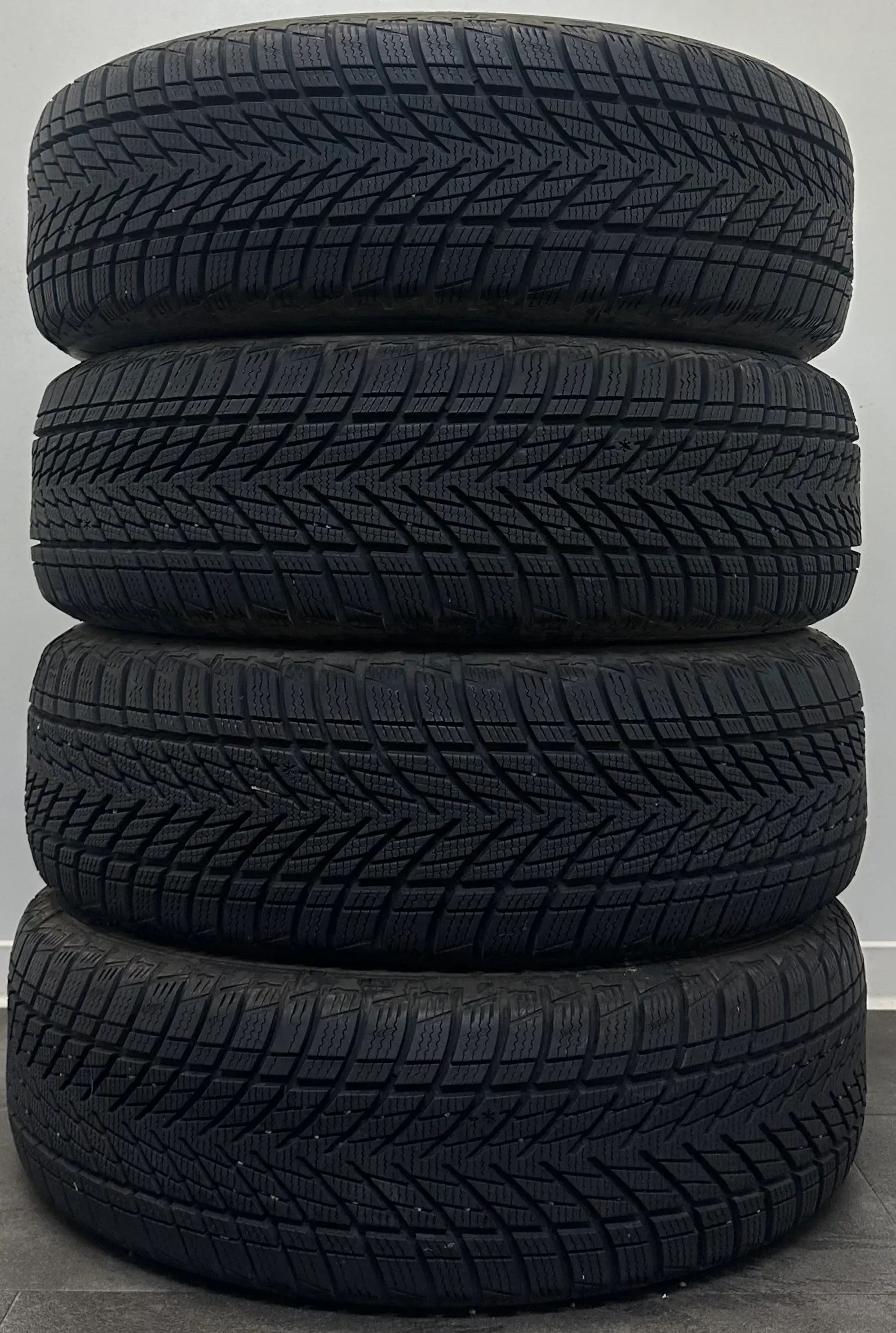 4x Winterreifen 205 60 R16 96H Goodyear Ultra Grip Performence 3 - Bild 1