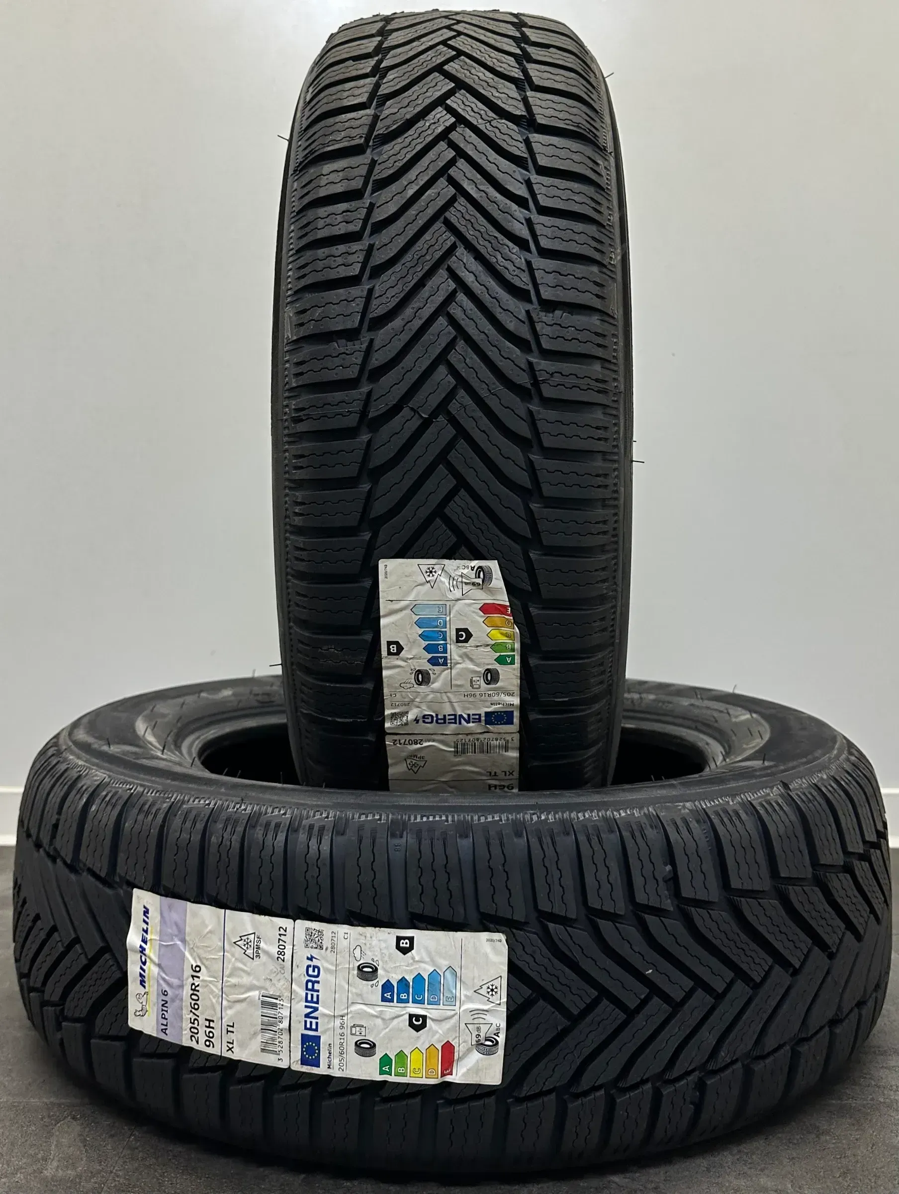 2x Winterreifen 205 60 R16 96H Michelin Alpin 6 DOT22 NEU - Bild 1
