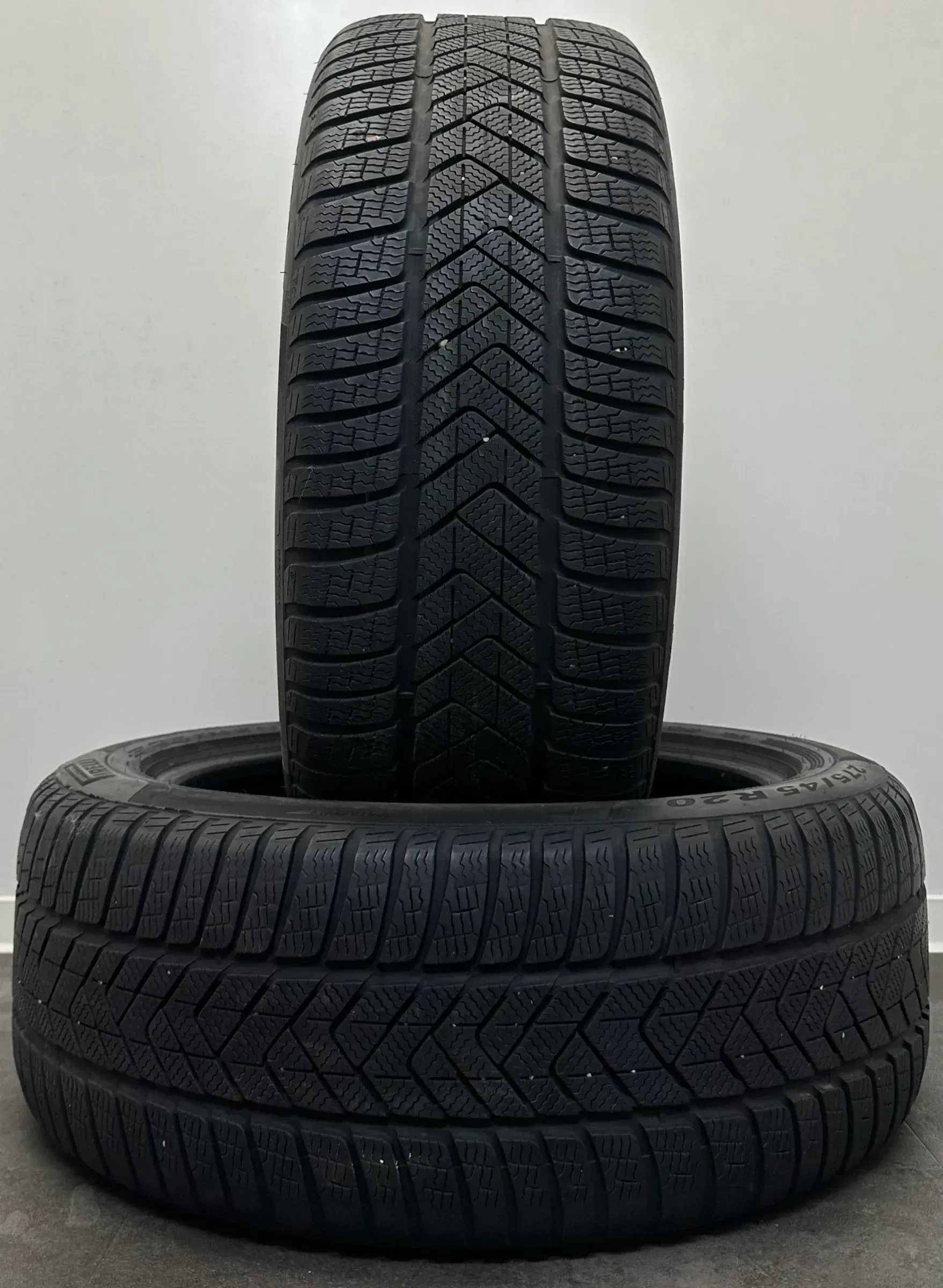 2x Winterreifen 275 45 R20 110V Pirelli Scorpion RFT * - Bild 1