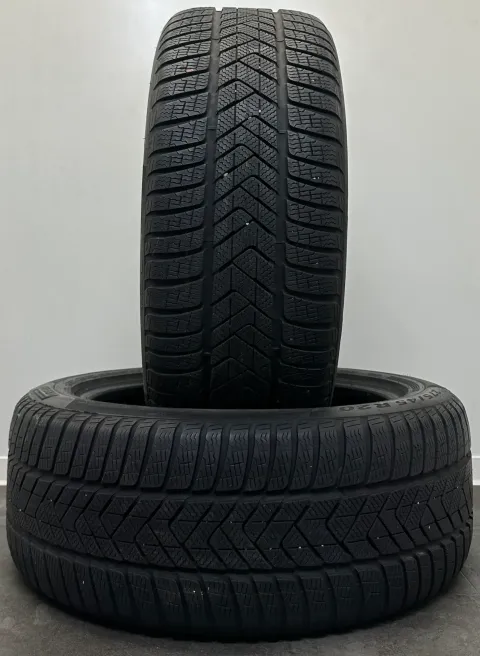 Background image for 2x Winterreifen 275 45 R20 110V Pirelli Scorpion RFT *