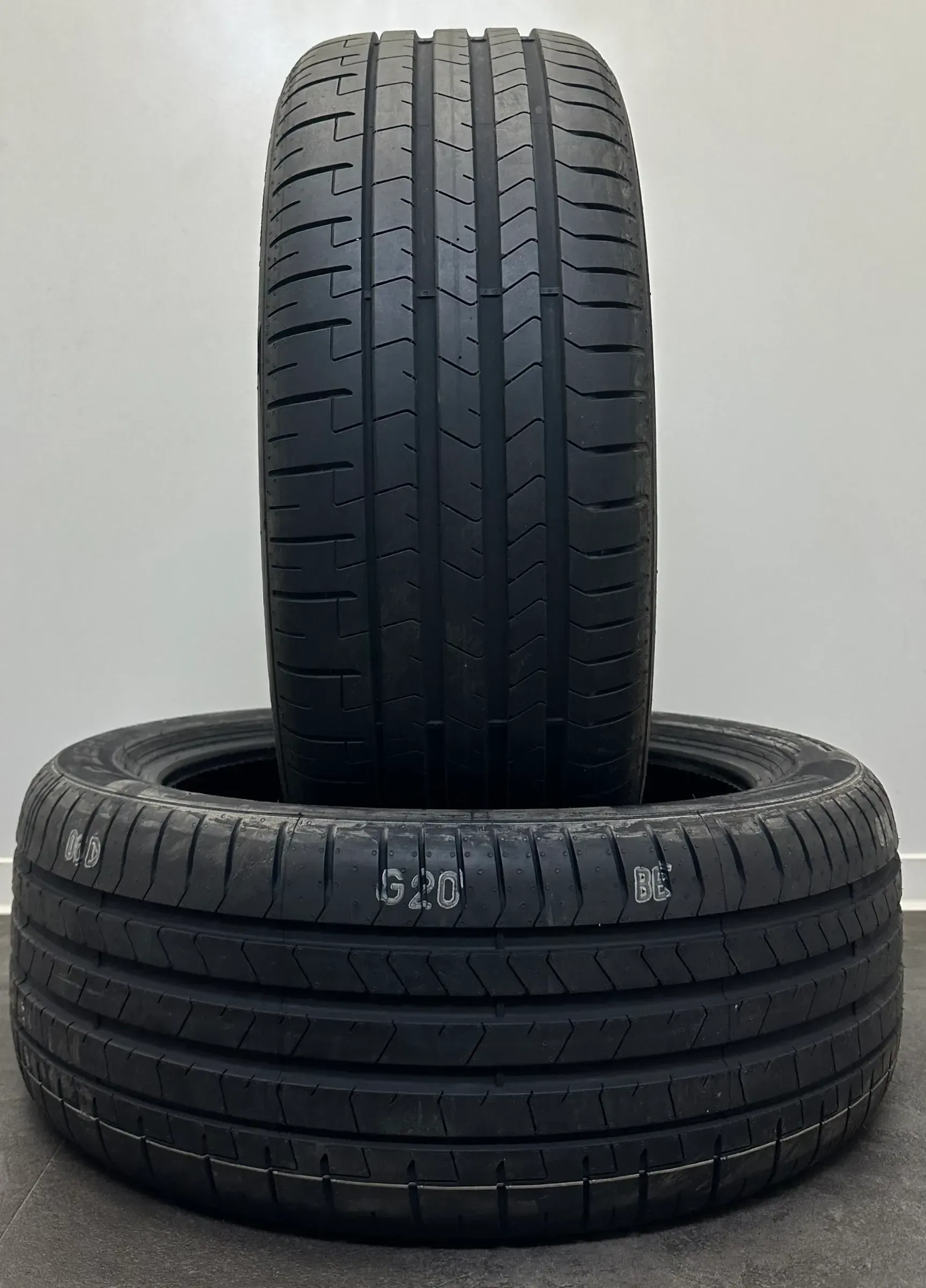 2x Sommerreifen 245 45 R19 102Y Pirelli P-Zero PZ4 - Bild 1