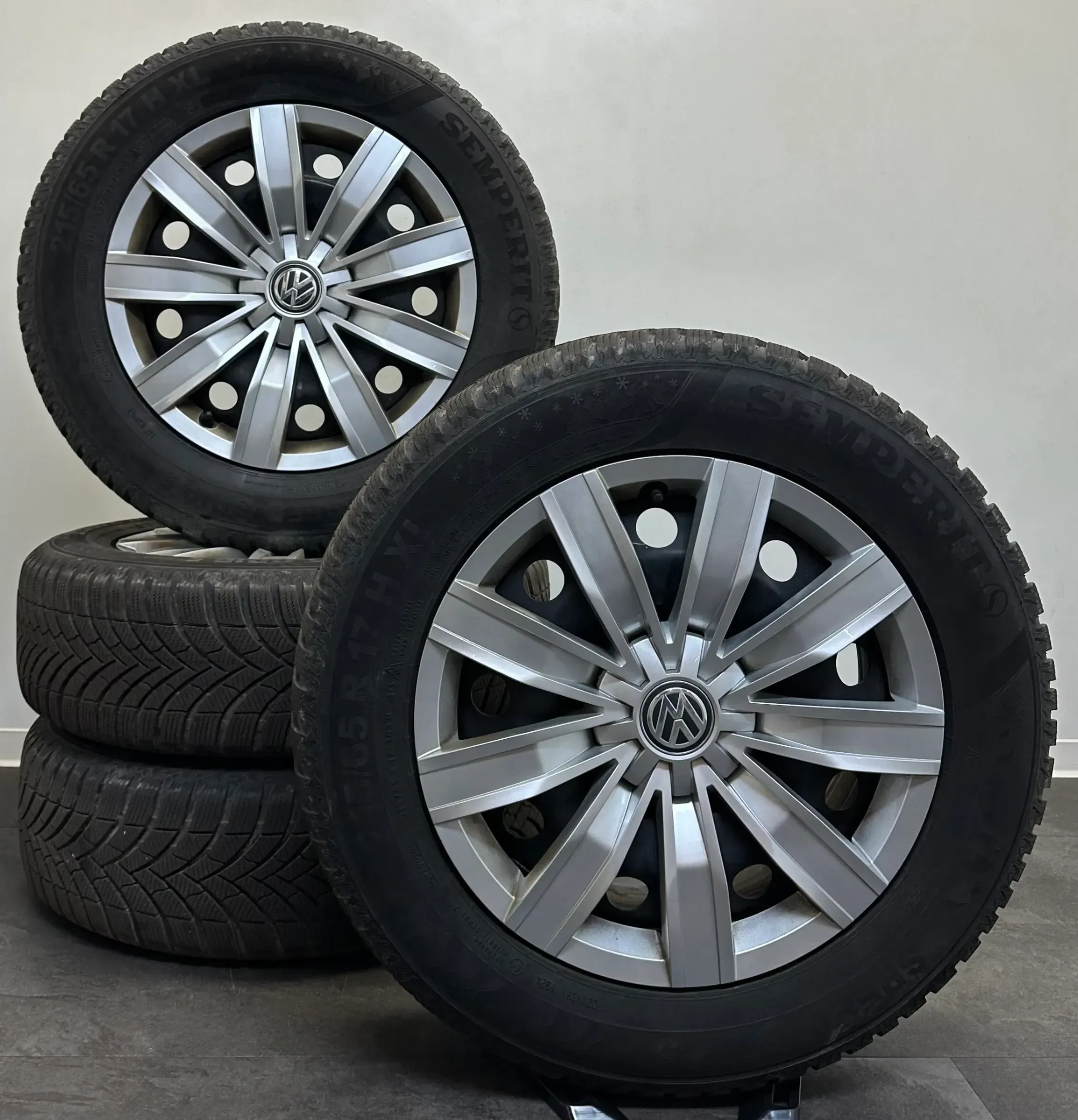 Original Tiguan 17Zoll Felgen 5QF601027JK Winterreifen 215 65R17 103H DOT24 - Bild 1