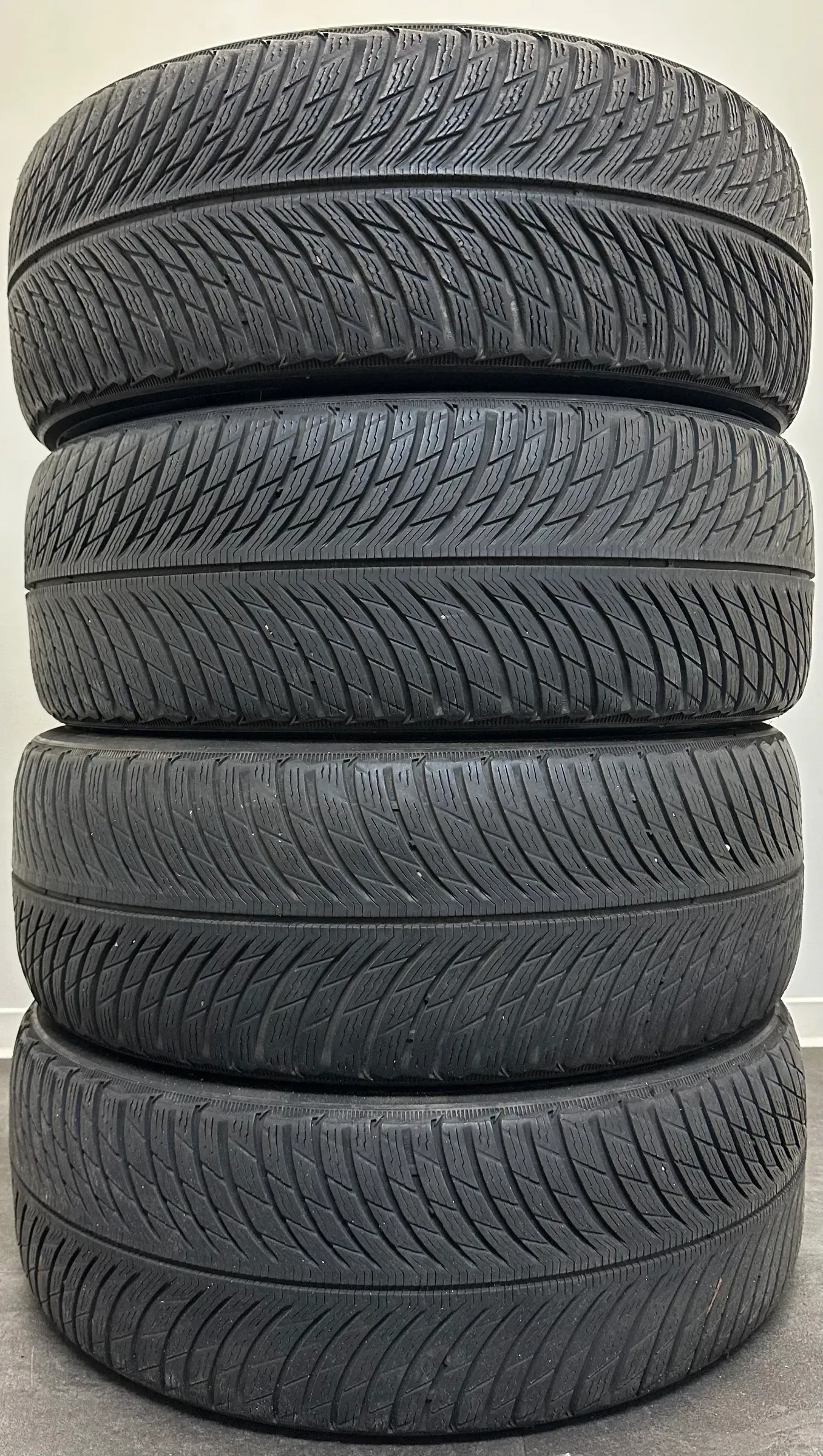 4x Winterreifen 235 55 R17 103V Michelin Pilot Alpin 5 - Bild 1